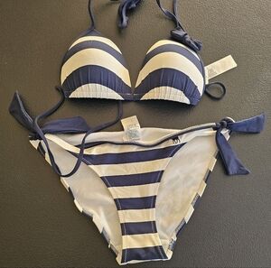 Ambercrombie and Fitch Swim set